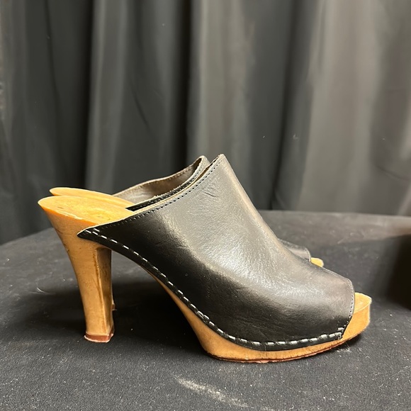 Bronx Shoes - 00s Bronx slides like vintage “Candies” heels peep toe